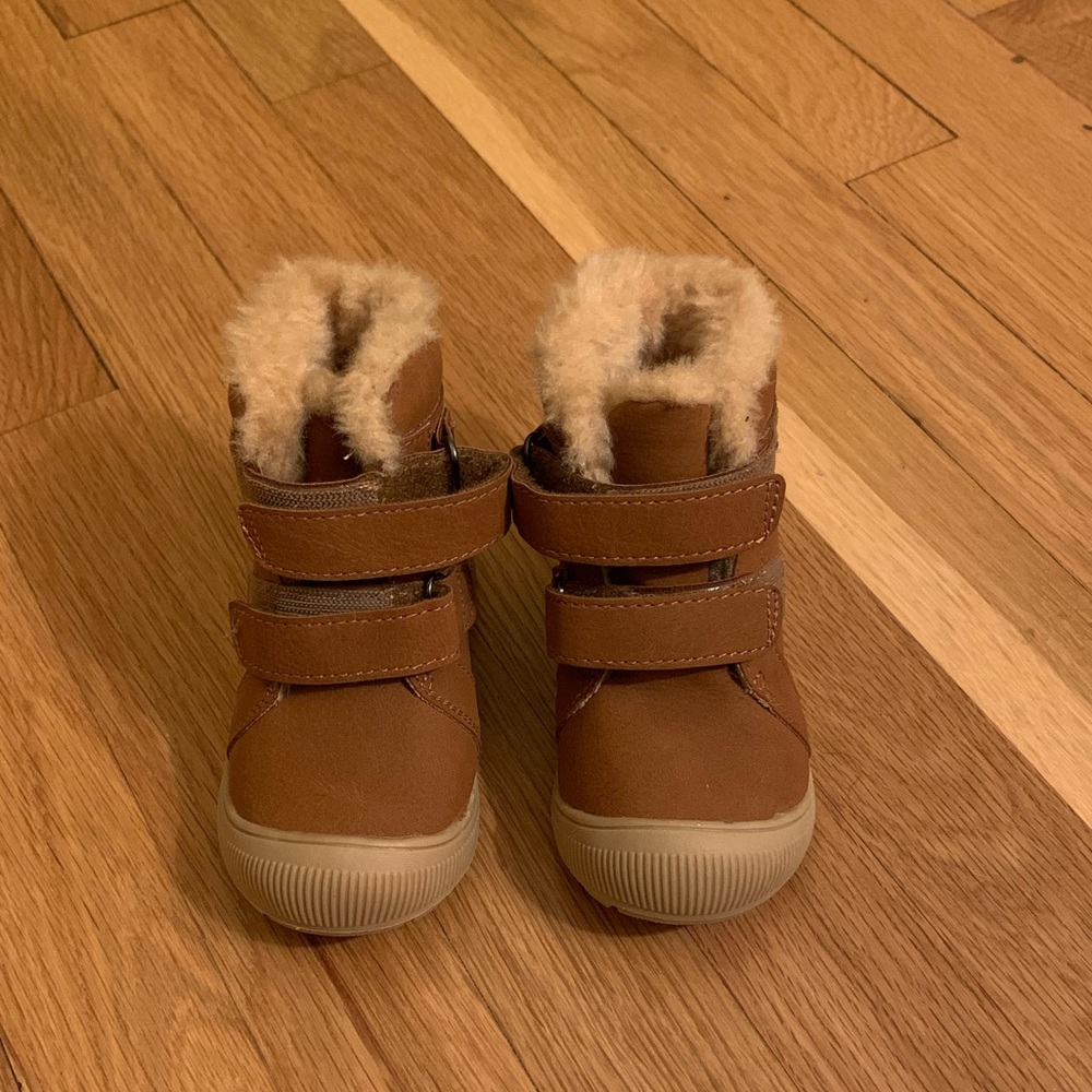 Toddler Cat and Jack winter boots size 5
